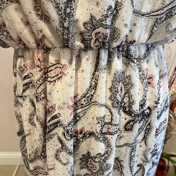 🆕Gorgeous Pasley Print Singed Waiste Key Hole Front Tied Neck Slit Long Dress💙 - Picture 6 of 7